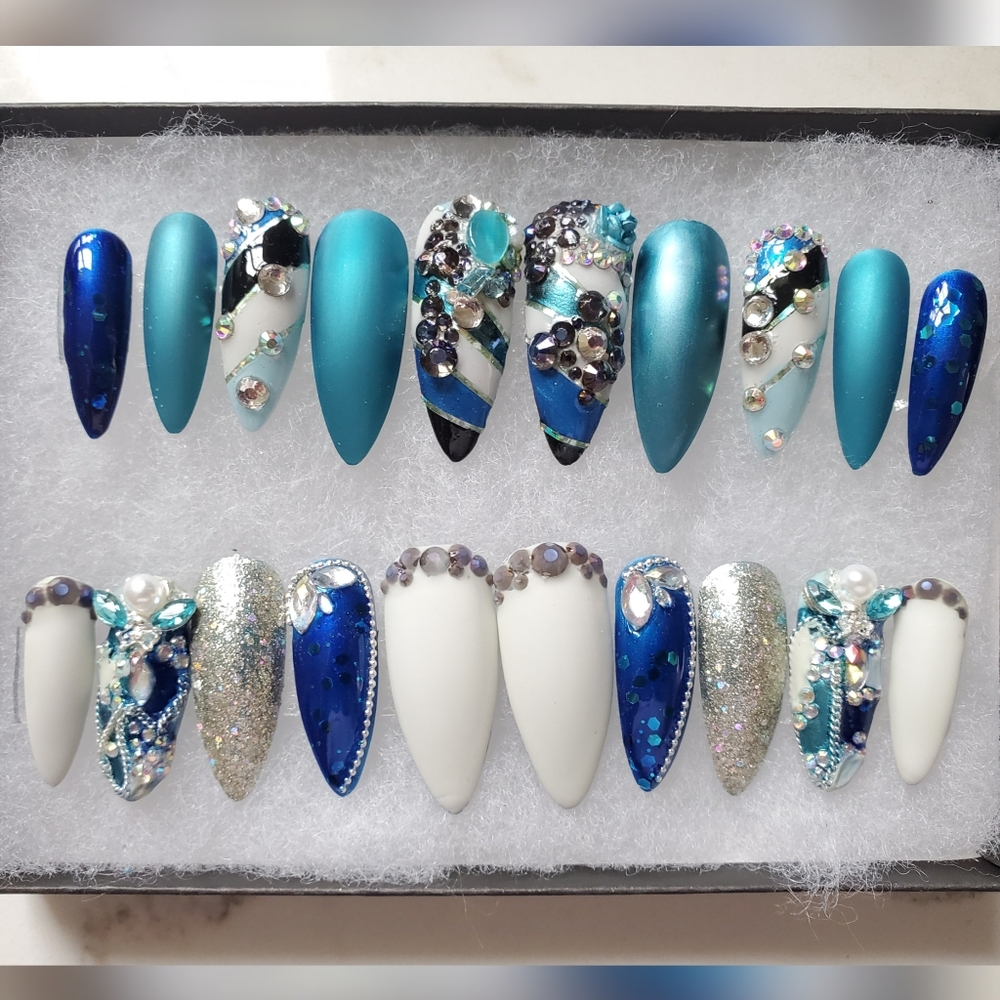 Luxurious press-on Nails - Picture 5 of 6